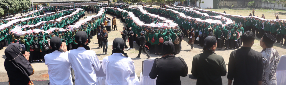 UIN SATU Tulungagung Raih Rekor MURI Lukisan Kaligrafi Terpanjang 1.500 Meter