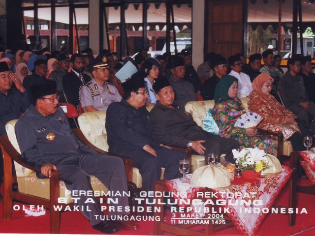Peresmian Rektorat 2004
