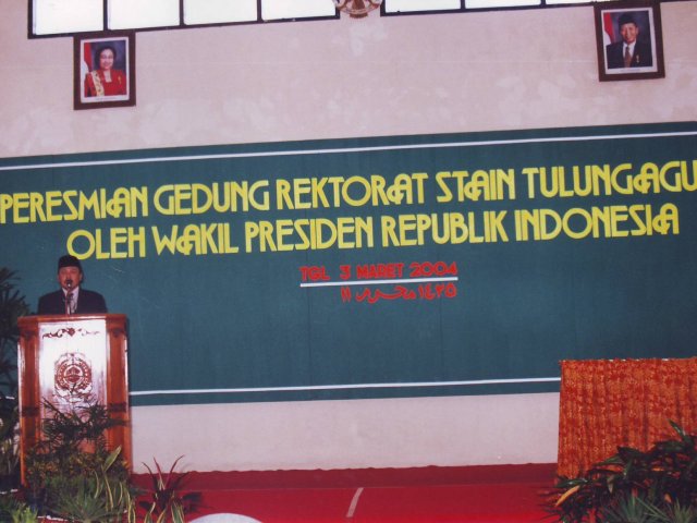 Peresmian Rektorat 2004