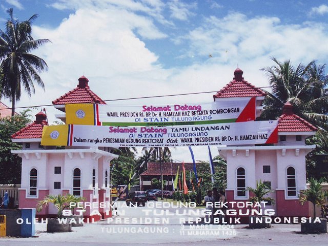 Peresmian Rektorat 2004